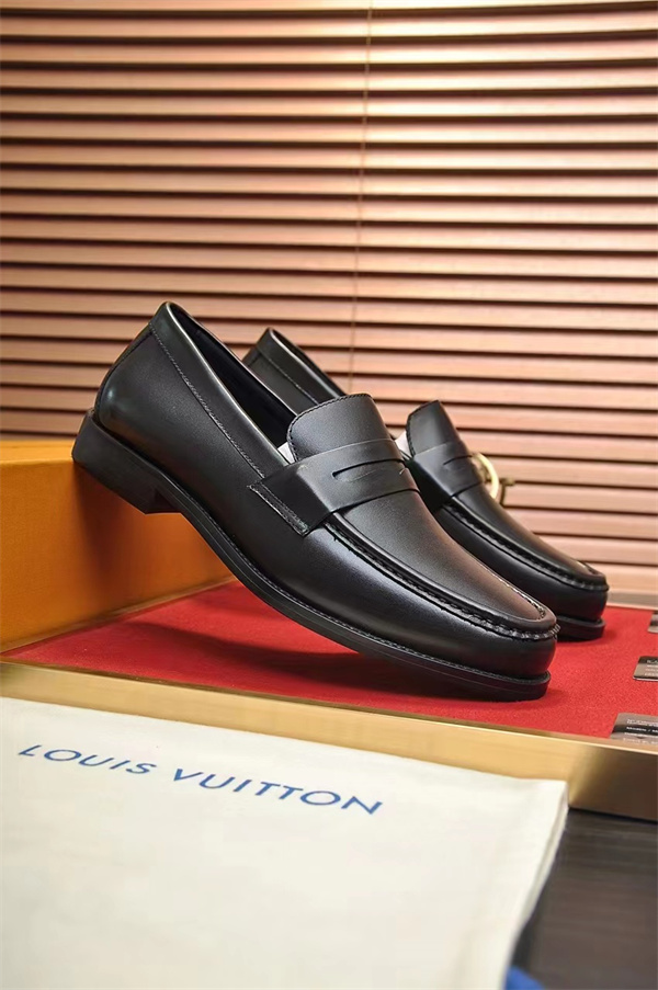 Lv Loafer 056
