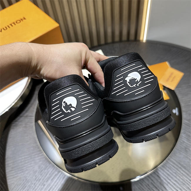 Lv Sneaker