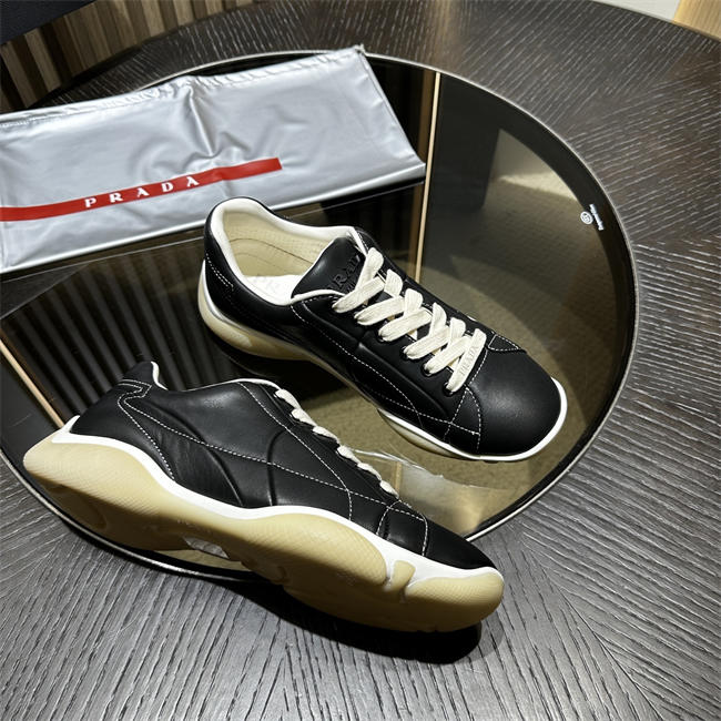 Pra*a sneaker