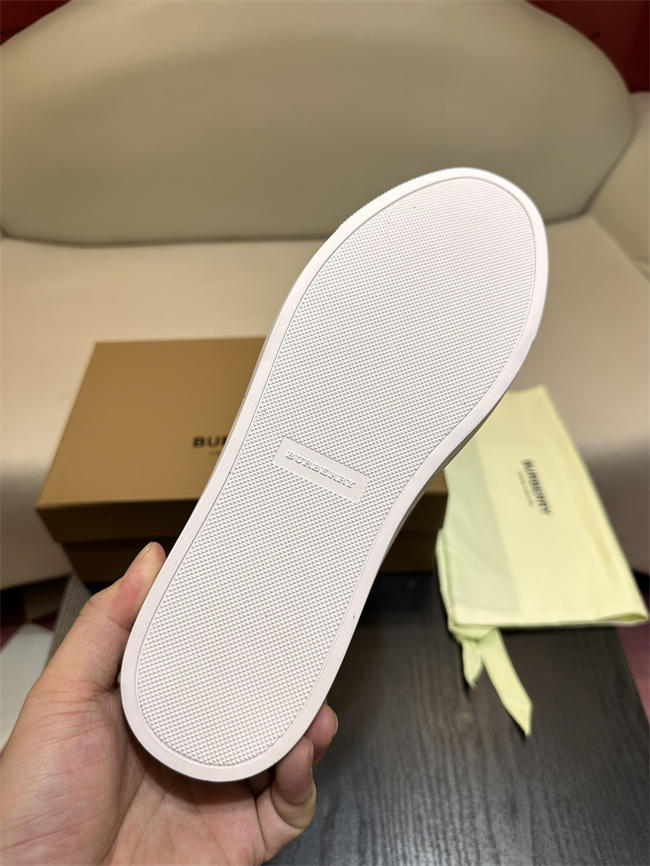 Bv*b*rry Sneaker