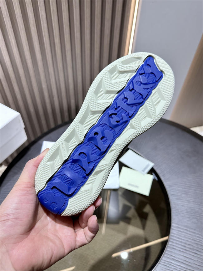 Bv*b*rry Sneaker