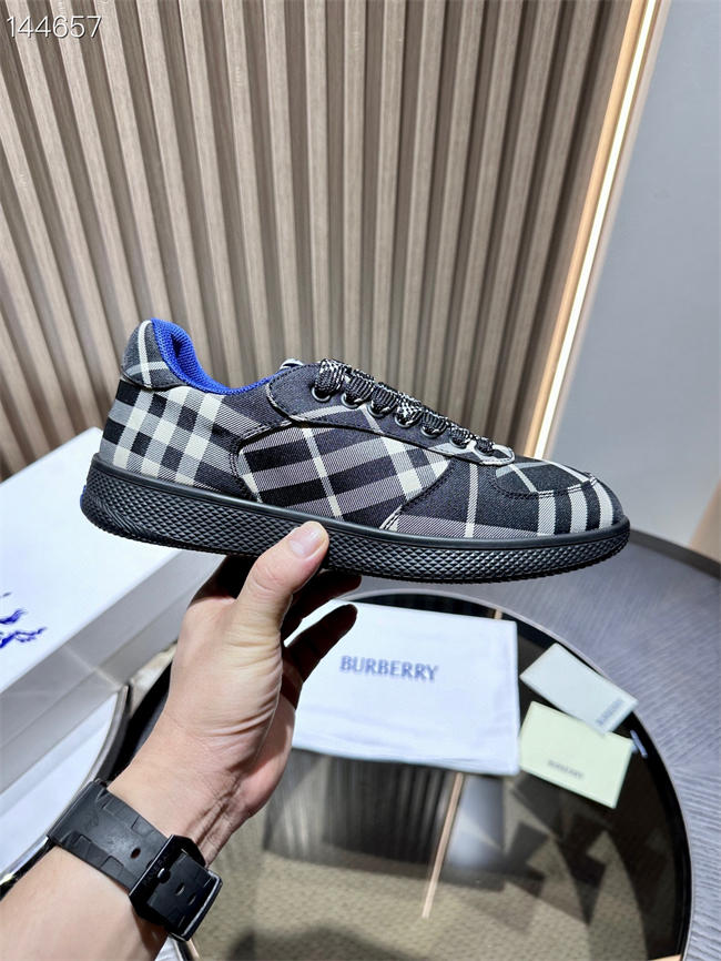 Bv*b*rry Sneaker