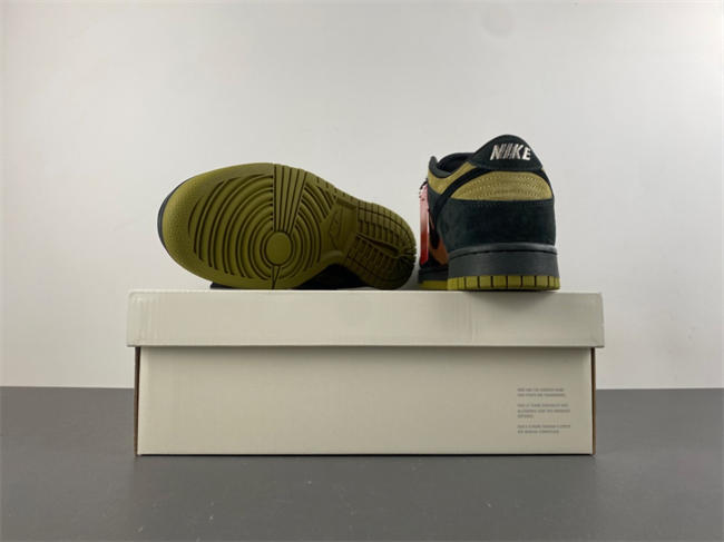 Svp*me x nike sb dunk low “camper green” hq8487-300
