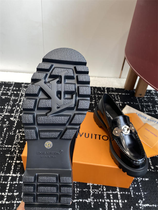 Lv Loafer 072