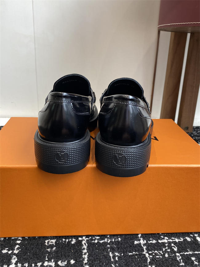 Lv Loafer 074