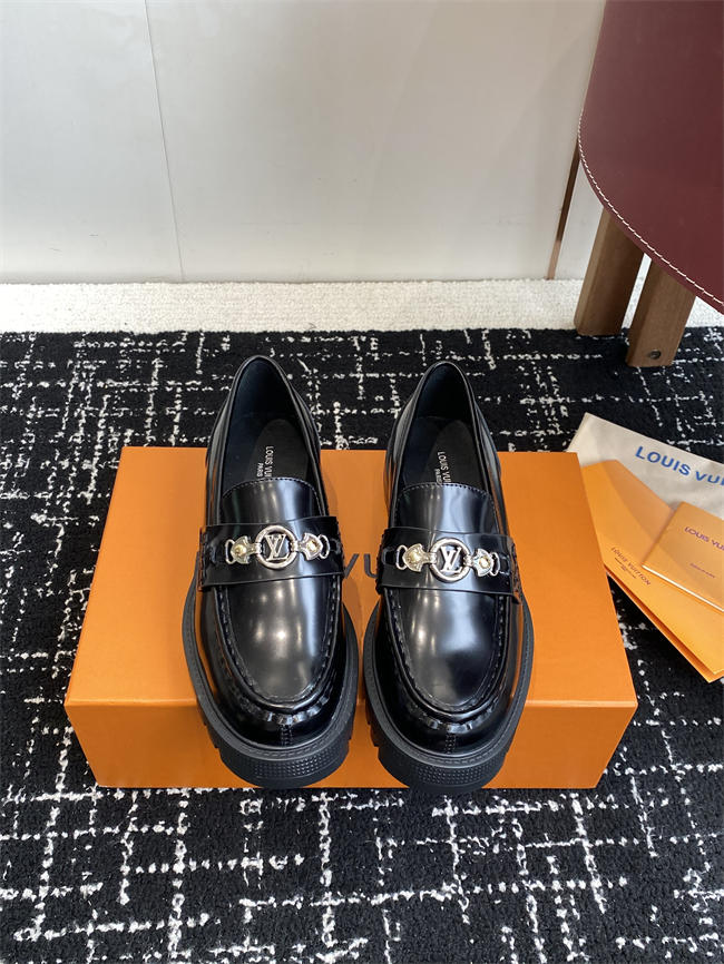 Lv Loafer 074