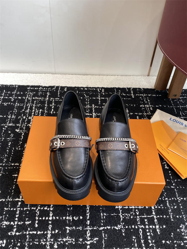 Lv Loafer 075