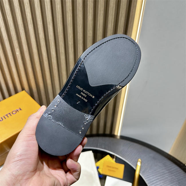 Lv Loafer082