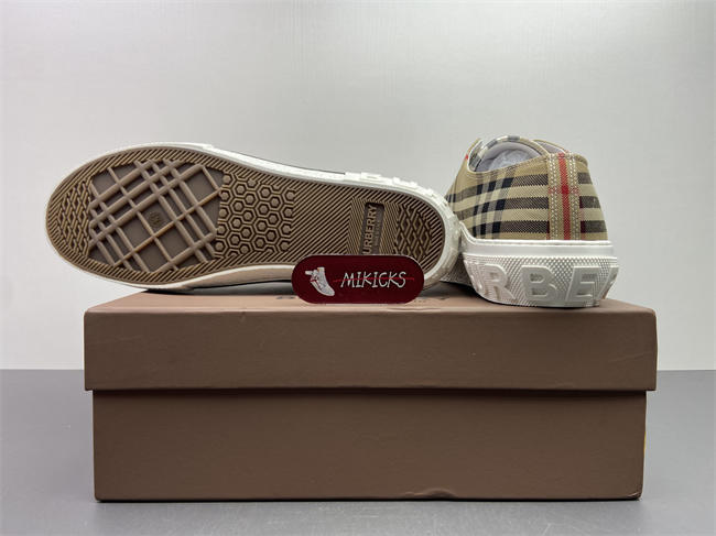 Bv*b*rry Sneaker