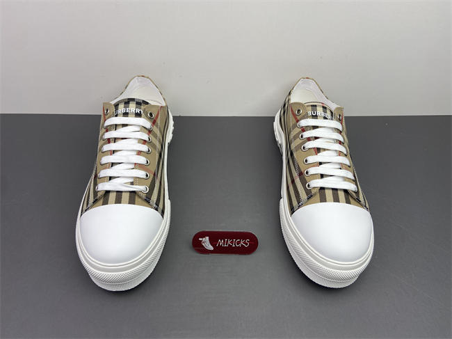 Bv*b*rry Sneaker