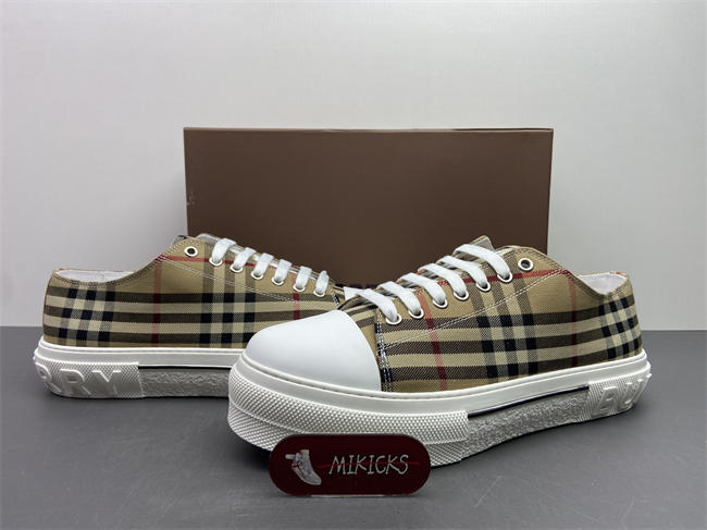 Bv*b*rry Sneaker