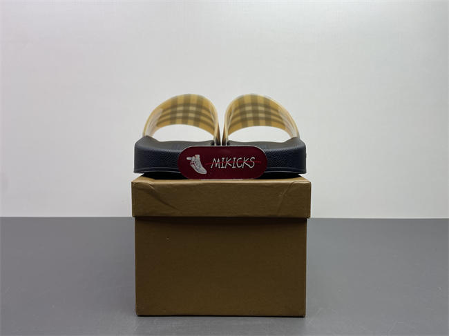Bv*b*rry Slipper 01