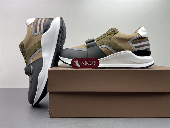 Bv*b*rry Sneaker
