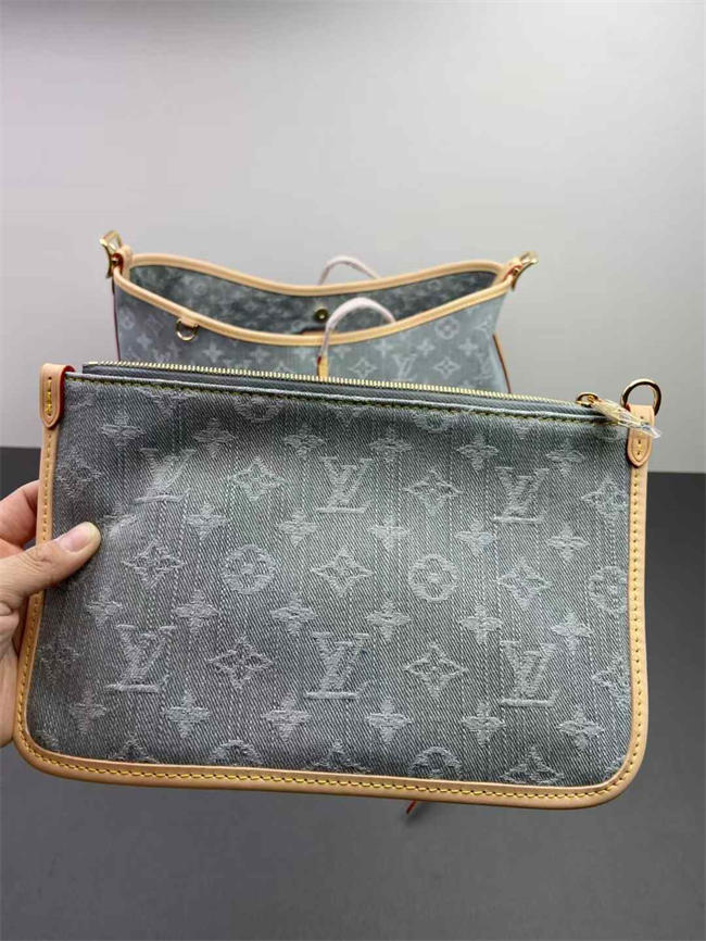 LV Monogram De*1m CarryAll