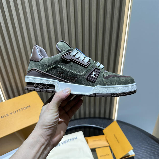 Lv Trainer Sneaker