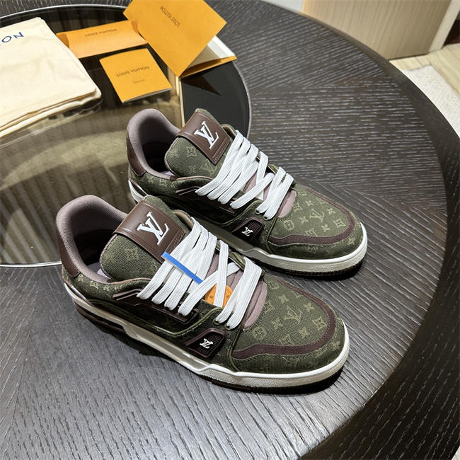 Lv Trainer Sneaker
